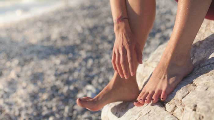 causes of swollen feet