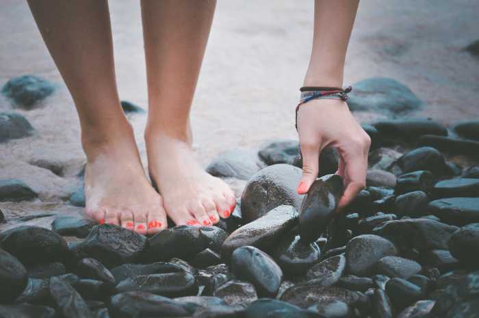 causes of swollen feet